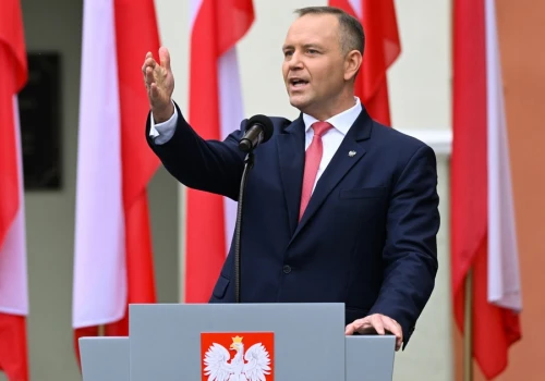 Nawrocki z najważniejszymi ministrami na gali boksu. Każdy miał swój powód