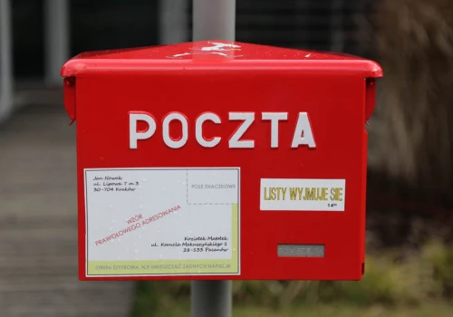 Podejrzana przesyłka w skrzynce na listy. W akcji służby