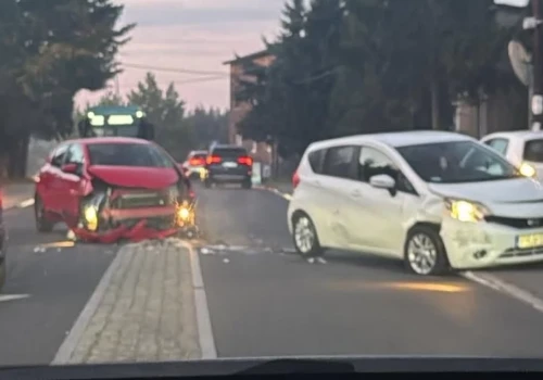Kolizja o poranku w Jaworznie. 77-latka nie ustąpiła pierwszeństwa