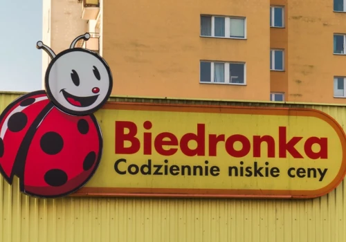 Promocyjne szaleństwo w Biedronce tylko do 7 października. Klienci wykupują mięso i nabiał