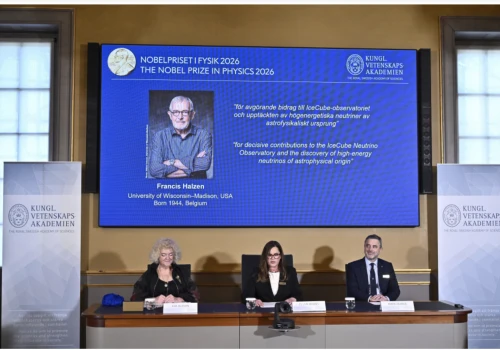 Nobel z fizyki za „bryłę lodu”, która pomaga badać ulotne cząsteczki zwane neutrinami