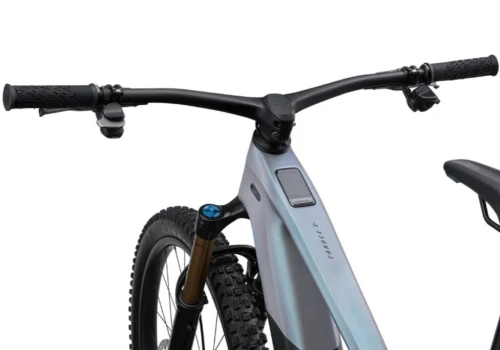 Rower, który ma kontrolę trakcji jak motocykl. Giant mocno przesuwa granicę