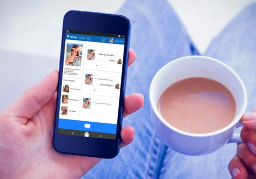 Jak być niewidocznym na Facebooku i Messengerze? Status aktywności