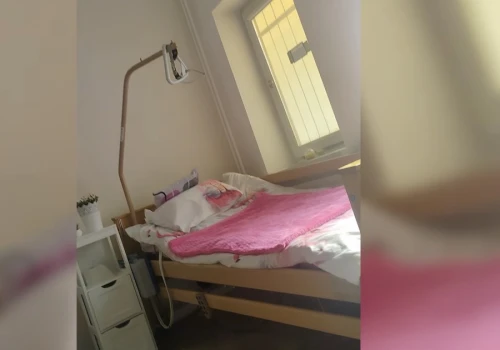 „Opiekunki nie miały czasu na spacery”. Seniorka opowiada o pobycie w domu opieki w Koninie