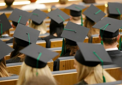 Studenci masowo rezygnują ze studiów. Na tych kierunkach problem jest wyjątkowo duży