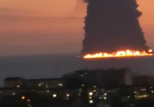 Rosja. Potężny pożar u wybrzeży Soczi