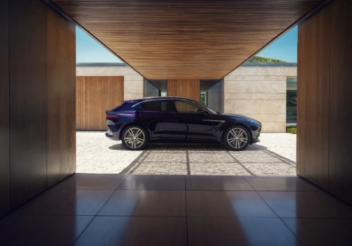 Wielki SUV z osiągami supersamochodu. Aston Martin najwyraźniej nie zna słowa wystarczy