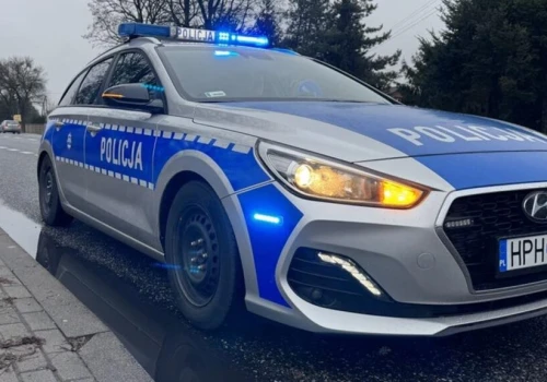Wyprzedził na przejściu dla pieszych… nieoznakowany radiowóz. Chwilę później wyszło na jaw, że nie ma uprawnień