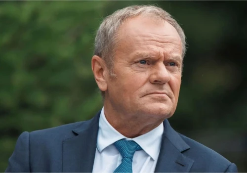 3 zdania Tuska rozpaliły domysły ws. rozmowy szefa MON z Trumpem. 