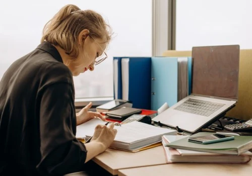 AI zmieni pracę w administracji. Te zadania mogą przejąć systemy