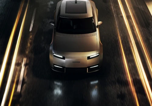 Jaguar Type 01 rozpoczyna nową erę. To ponad 1000 KM ekstrawagancji na kołach