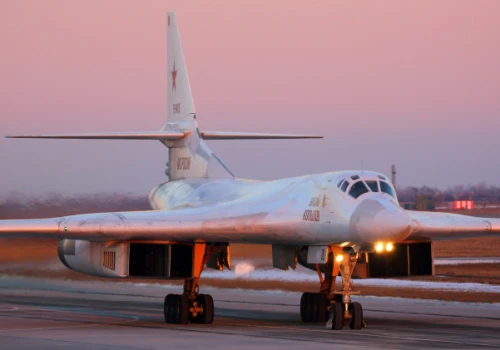 Alarmy powietrzne i eksplozje w Kijowie. Rosja poderwała bombowce Tu-160