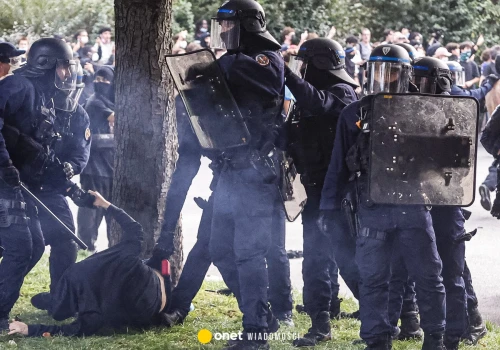 Protesty młodzieży we Francji. Kolejne setki zatrzymanych, podpalenia w stolicy