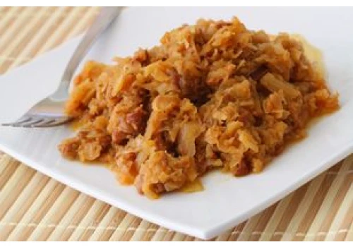 Taki bigos serwowano w barach w latach 80. Dwa składniki od razu rzucają się w oczy