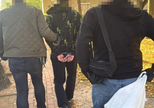 Policjanci przyszli po 20-latka. Narkotyki wyrzucił przez okno