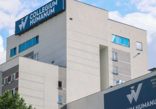 Zarobili miliony pod przykrywką uczelni w Polsce. Gotówkę przewozili w torbach
