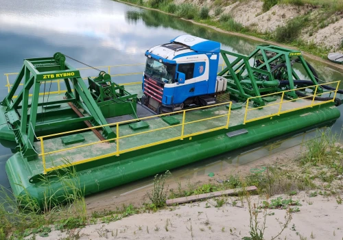 Pogłębiarka ssąco-tłocząca na bazie Scanii serii 4 – nietypowy sprzęt na wodzie