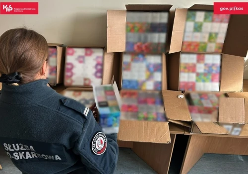 Akcja skarbówki w bydgoskiej sortowni. Przejęto nielegalne e-papierosy i liquidy