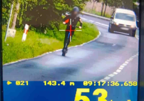 14-latek jechał hulajnogą elektryczną 53 km/h. Sprawa trafi do sądu