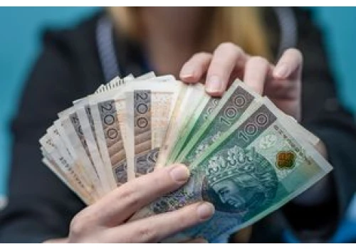 Zarabiają średnio 13 tys. zł. 