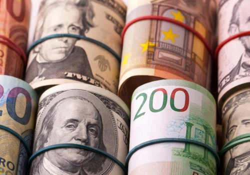 Dolar wciąż na fali. Kurs funta celuje w 2-letnie maksimum