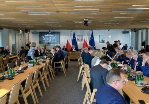 Nie będzie wysłuchania publicznego pakietu reform. Sejmowa komisja przeciwko