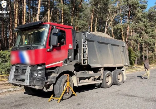 Trzyosiowe Renault Gamy K ważyło ponad 42 tony – tylne osie u granic możliwości