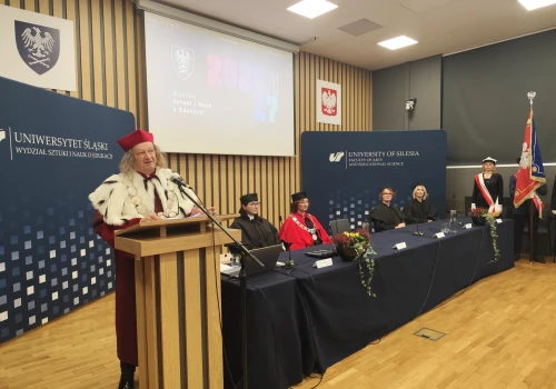 Rektor Ryszard Koziołek: Czy ogłosiliśmy już przegraną z maszynami? Inauguracja roku akademickiego w cieszyńskim UŚ | ZDJĘCIA