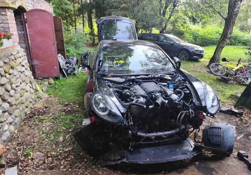 Ukradli Porsche i zdążyli je zdemontować