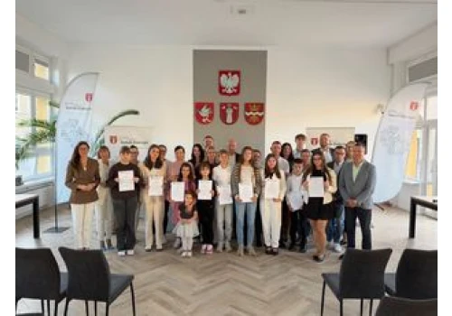 Burmistrzyni Golubia-Dobrzynia nagrodziła najlepszych uczniów. Liczne grono stypendystów