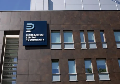 Afera w Szpitalu Południowym. Były radny KO z zarzutami oszustwa na niemal 600 tys. zł