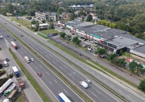 Urząd skarbowy wystawił na sprzedaż działki i budynki przy Al. Roździeńskiego. Kiedyś prężnie działało tu centrum meblowe