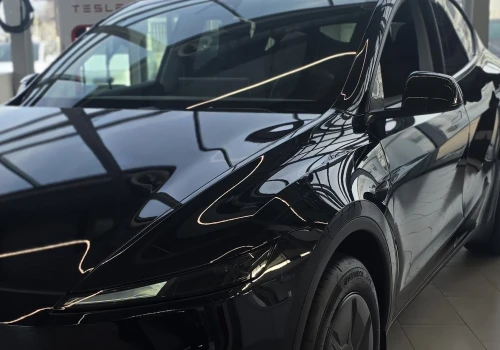 Tesla poprawia światła aktualizacją 2026.38. Reflektory nie będą oślepiać