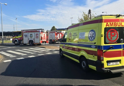 Ząbki: Volkswagen zderzył się z motocyklem na ul. Wolności. 76-latek ukarany mandatem
