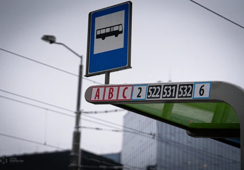 Zmiana czasu na zimowy już w październiku. Jak tej nocy pojadą autobusy?