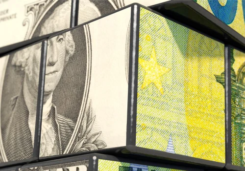 Masz dolary lub euro w banku? TFI masowo serwują nowy przepis na oszczędzanie w walutach
