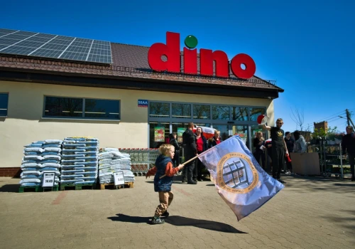 Rośnie napięcie w Dino. Protesty 