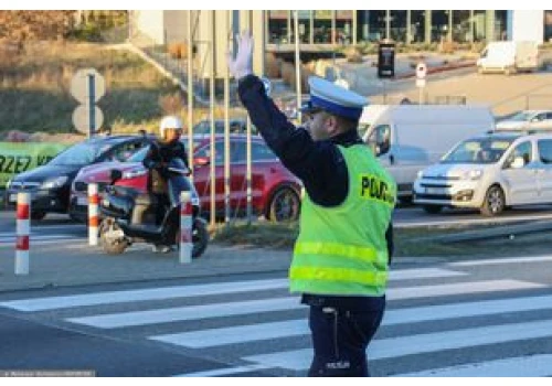 Kara za uchwyt na telefon. Policjant może dać nawet 3 tys.