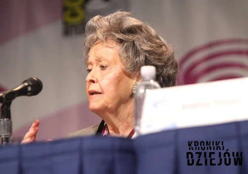 Zamknęli ją w szklanej gablocie z ostrzeżeniem. Niewiarygodne kulisy historii prawdziwej lalki Annabelle