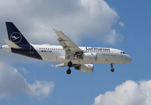 Lufthansa tnie cenę biletu. Polecisz taniej, ale pod jednym warunkiem
