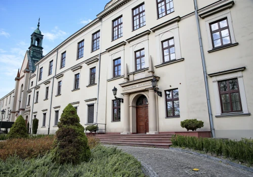 Zaczyna się nauka w najstarszej kieleckiej uczelni. Biskup: to serce diecezji