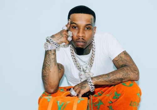 Tory Lanez robi trasę z więzienia, która się sprzedaje i dowozi tak, że potrzebne są większe obiekty