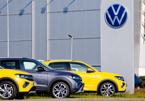 Globalne zwolnienia w VW, ale Polacy bezpieczni? 1,5 mld zł płynie do fabryki we Wrześni