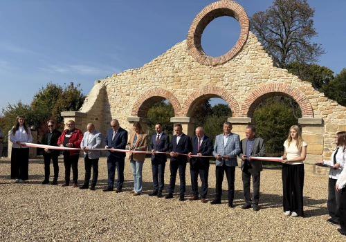Ruiny walcowni w Nietulisku Dużym zyskują nowe oblicze. Powstaje tam muzeum na świeżym powietrzu