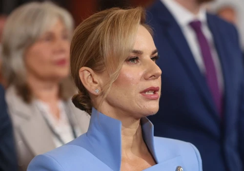 Nawrocka spotkała się z zakonnicami. Uwagę zwrócił jeden z momentów uwiecznionych na zdjęciach