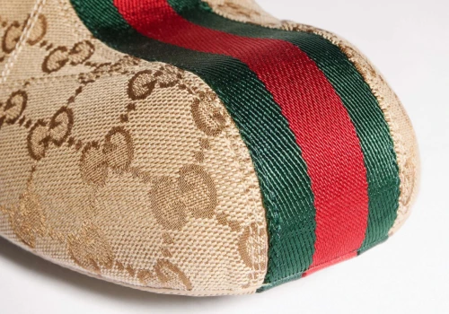 Na nowych butach Gucci pojawiły się trzy słowa, których mało kto się spodziewał