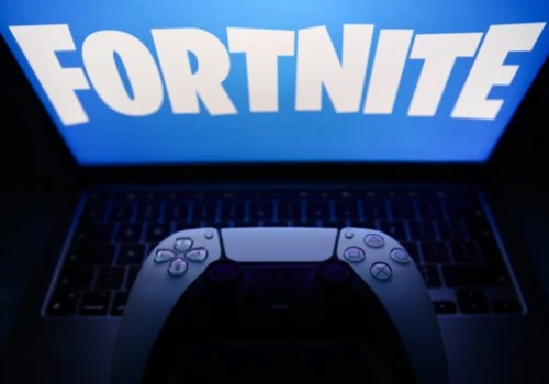 Gracz Fortnite'a groził na czacie śmiercią. Chwilę później do jego drzwi zapukało FBI