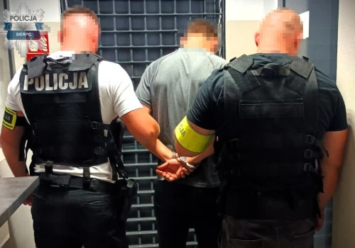 Policja zatrzymała 17-latka. Miał rozpowiadać, że „zrobi coś złego w szkole”