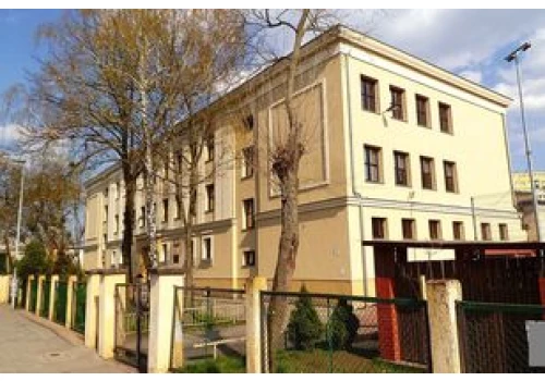 Toruń. Szkoła przy Bema ma zmienić się w poradnię. Rozpoczęto przygotowania pod przebudowę budynku