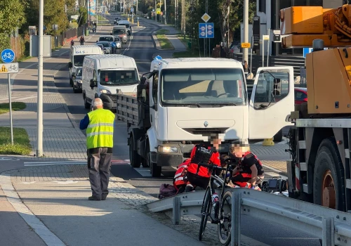 16-latka potrącona przez dźwig. Wpadła pod pojazd, który przejechał nad nią. To cud że przeżyła